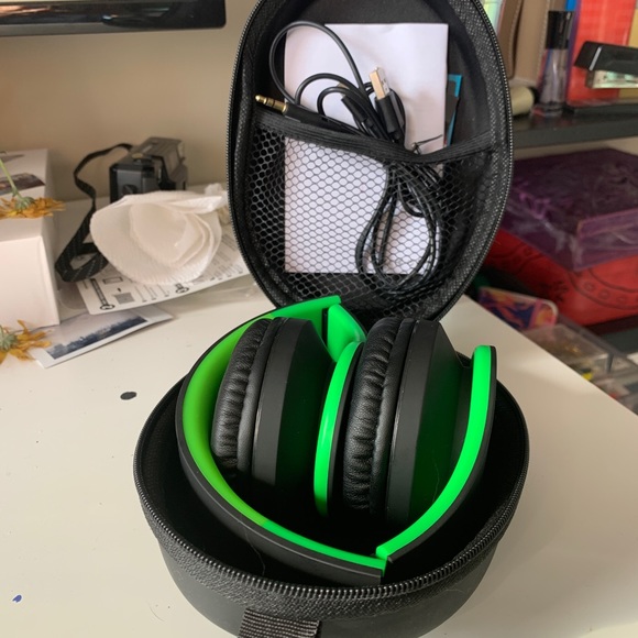 Power Locus Bluetooth Over-ear Headphones - Picture 3 of 7